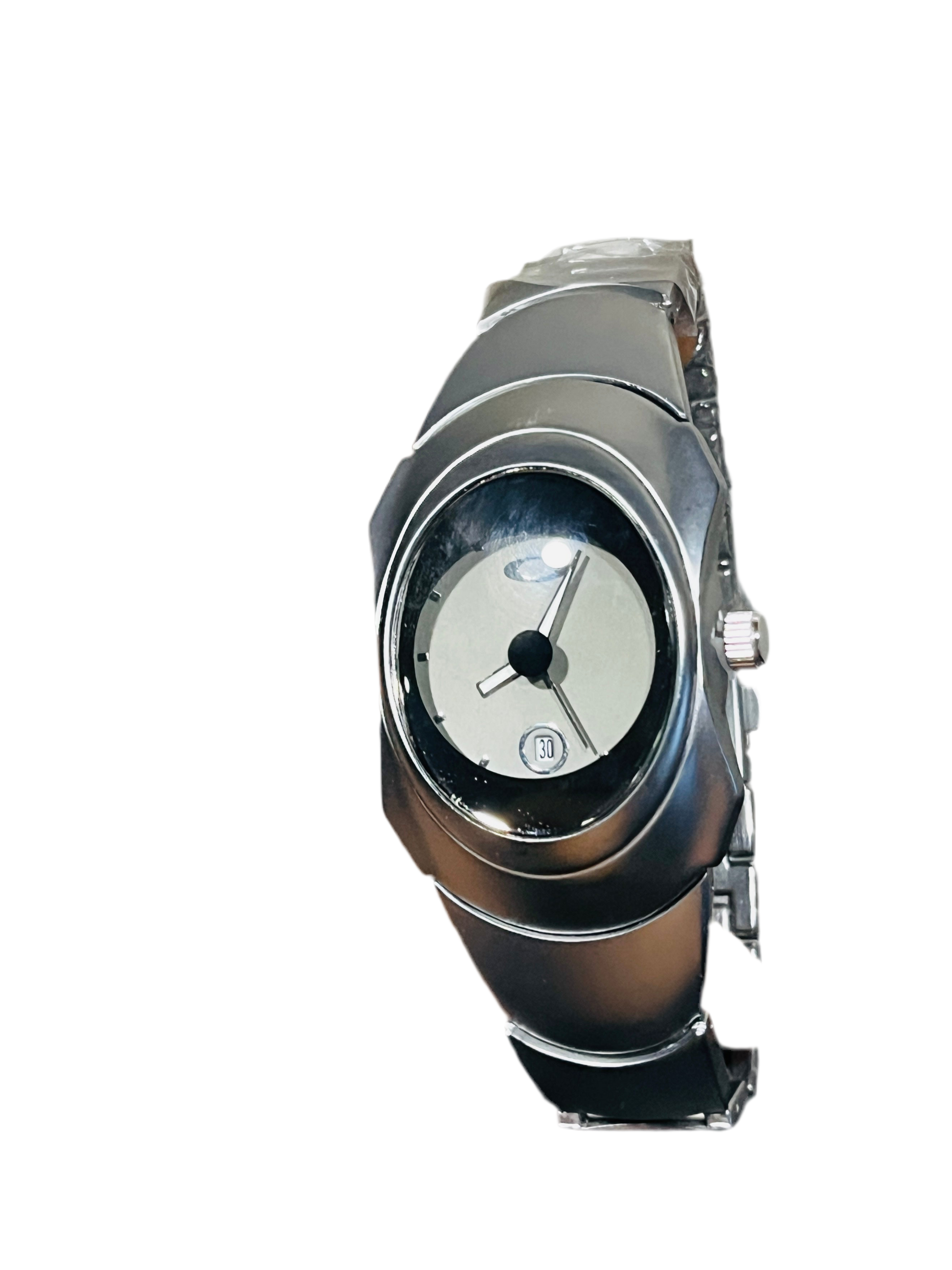 Oakley’s time bomb black