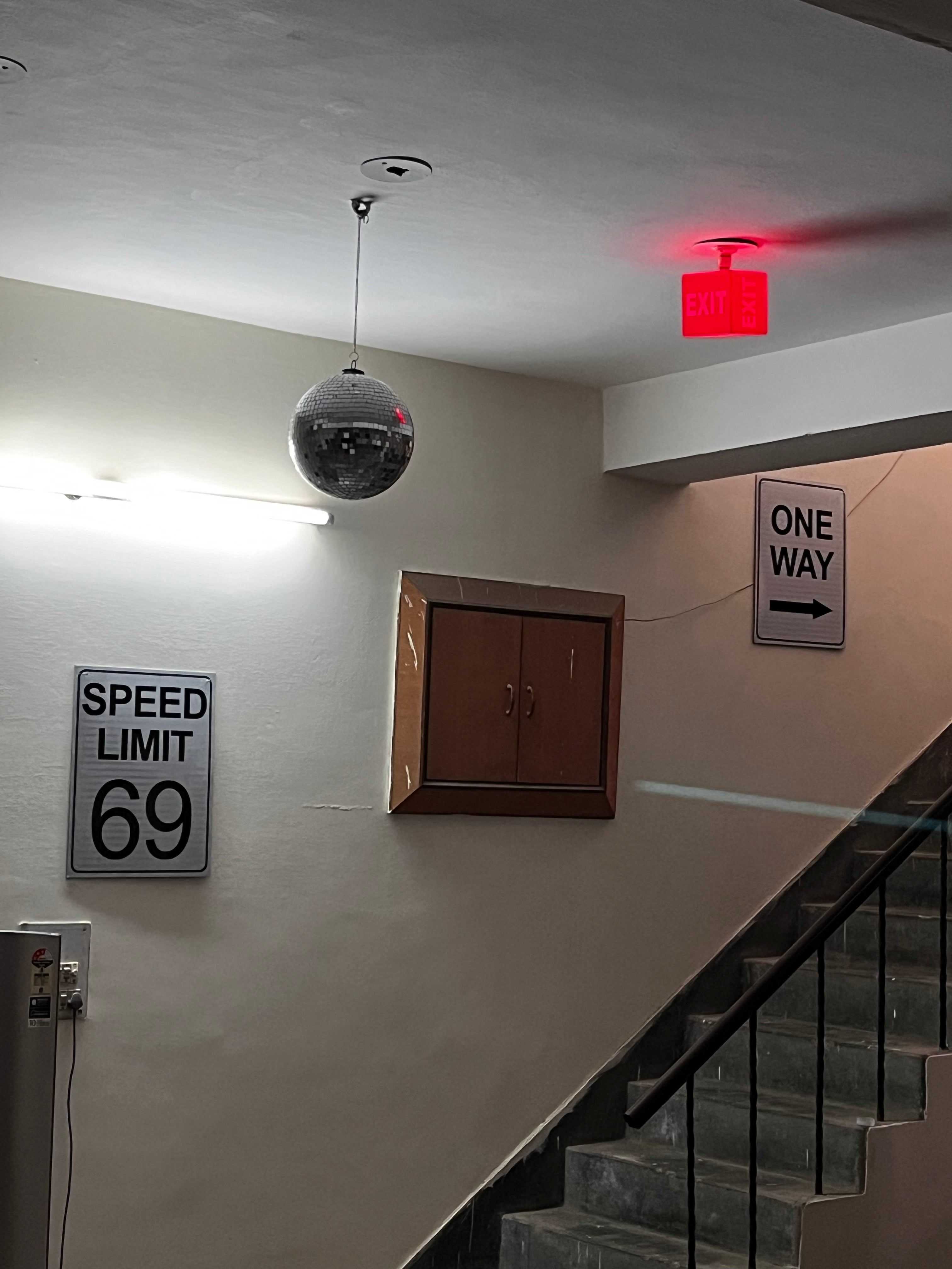 ONE WAY TRAFFIC SIGN