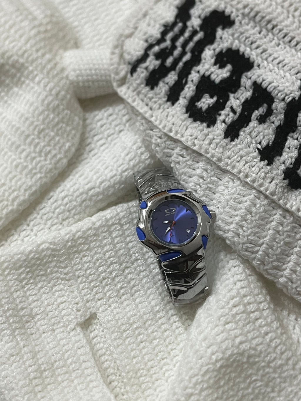 Oakley’s 2000 blue
