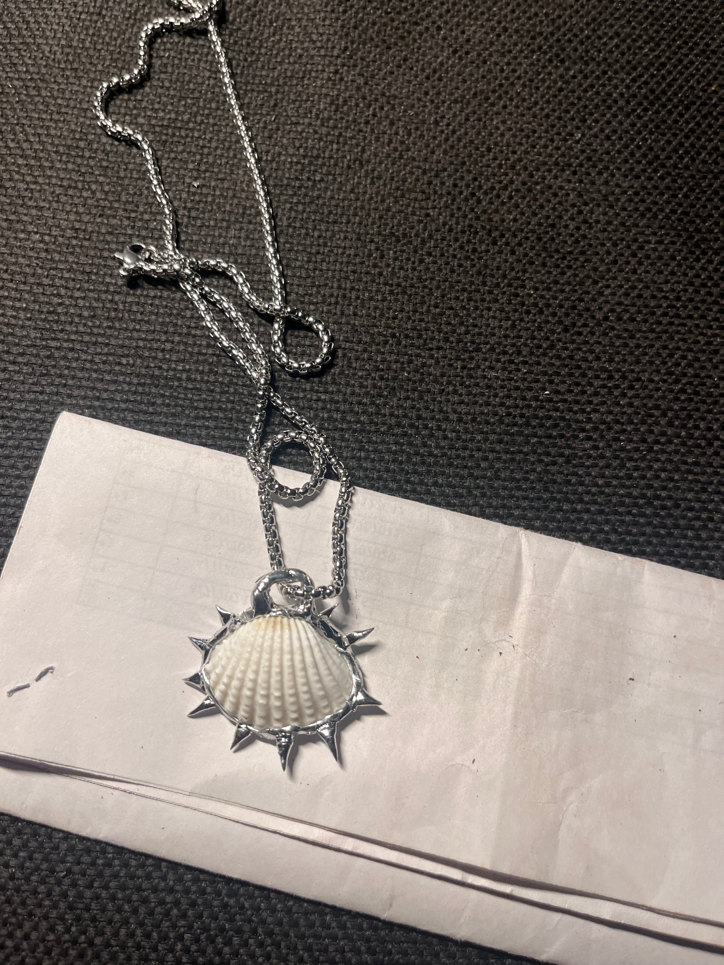 Spiked white sea shell – PUNK STORE